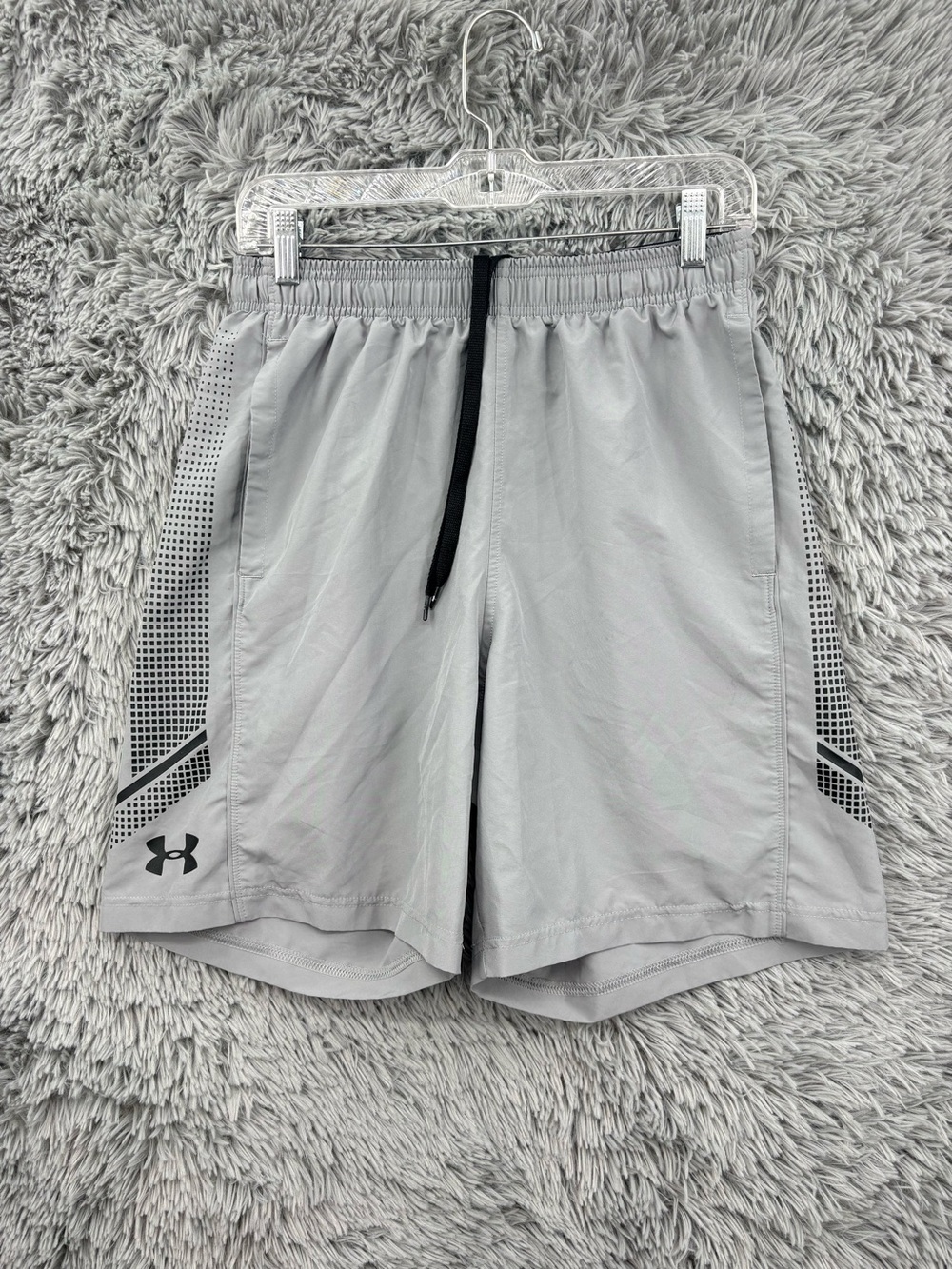 Under Armour Training Shorts Mens Medium Grey Athletic Pockets Drawstring Loose